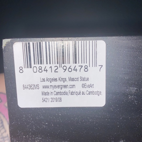 LA KINGS “BAILEY” MASCOT STATUE NHL - Picture 7 of 7